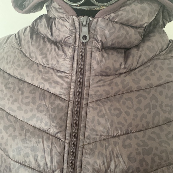 Offline by aerie puffer jacket. Fits more like a medium. BNWT - Picture 3 of 10